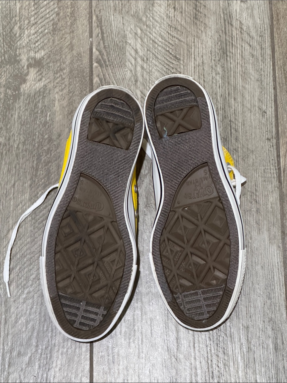 Converse Low Top Sneaker in Bright Yellow and White - Picture 9 of 10